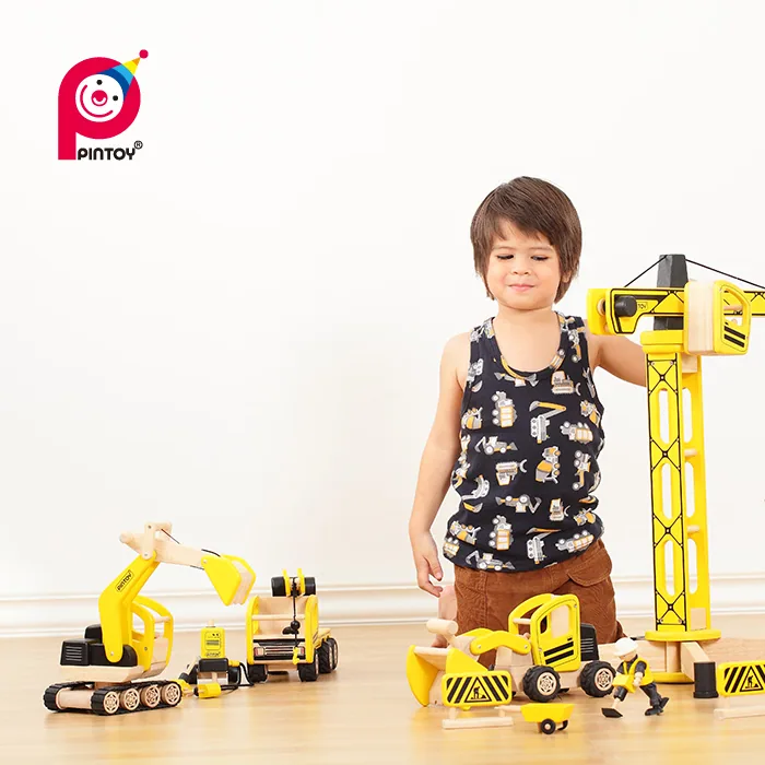 Деревянный игрушечный кран Pintoy для ролевых игр