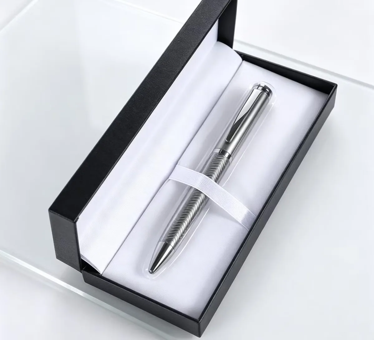 Элегантное и настраиваемое лазерное перо Luxury Metal Double Ballpoint Signature Установите ручки для гладкого письма 0,7 мм