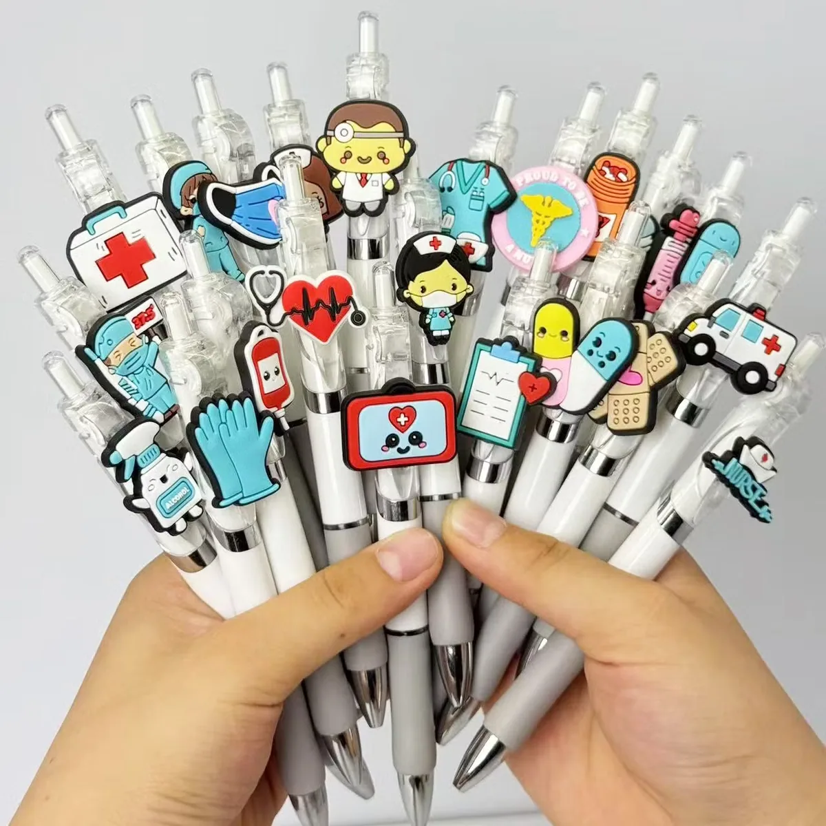 Смешной логотип ручки с карикатурами медсестер и врачей 1.0mm Пластиковая шариковая ручка медицинской тематики