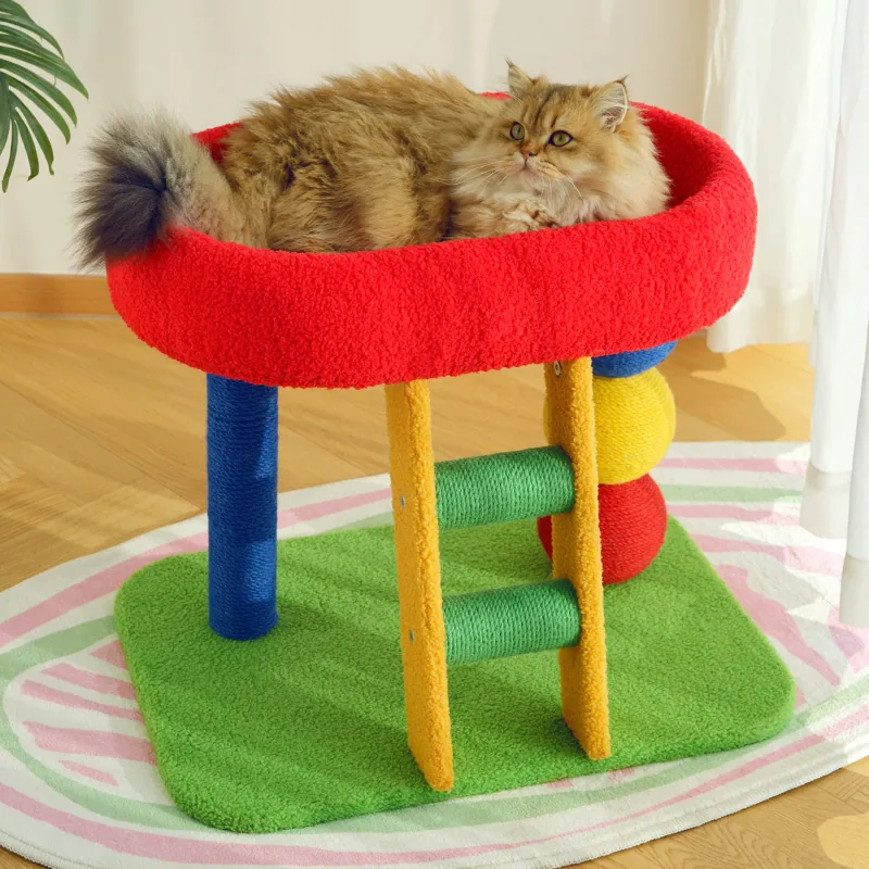 Яркое кошачье дерево с лестницей и сизалем для котят