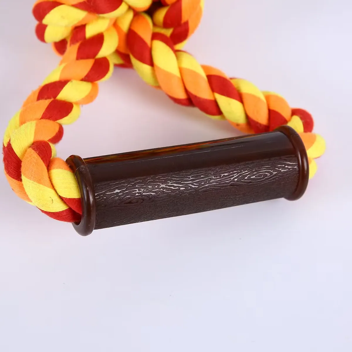 Яркая текстура веревочной игрушки для собак из хлопка