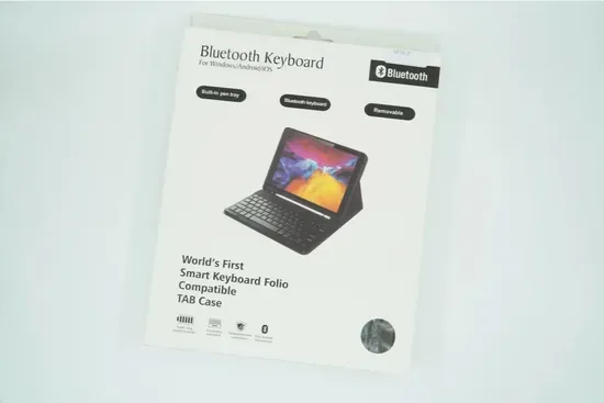 Тонкая лёгкая Bluetooth-клавиатура с чехлом-фолио для планшетов